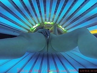 Sonnenstudio mit versteckter Kamera im Solarium