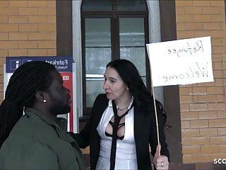 Deutsche Milf lässt sich auf der Toilette ficken