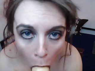 Nymphe fickt sich selbst in den Arsch