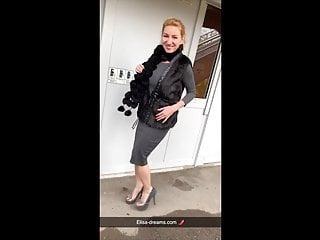 Heiße Ehefrau zeigt sich vor der Kamera und wird dabei gefilmt