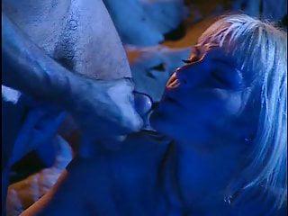 Sie macht es sich selbst bis zum Orgasmus