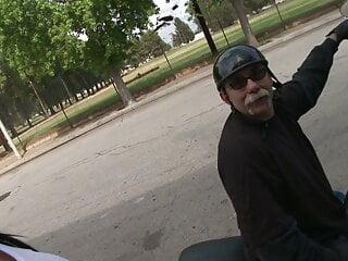 Vollbusige tätowierte Frau liebt es zu ficken