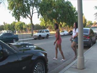 Fetter Arsch wird mit Sperma belohnt