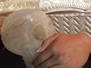 Brünette tief in die Pussy gefickt