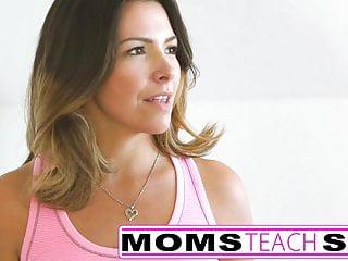 Stiefmutter gibt kleine Teens eine Lehrstunde