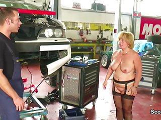 Geile Milf fickt den jungen Handwerker