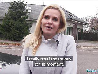 Public Agent - Milf lässt sich für den schwarzen Bewerber auf der Arbeit vögeln