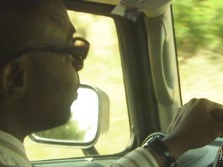 Zierliches Ebony mit perfektem Körper beim Outdoor Sex