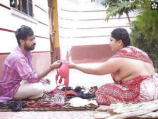 Junge Inderin in Mini und Nylons macht es mit einem jungen Kerl